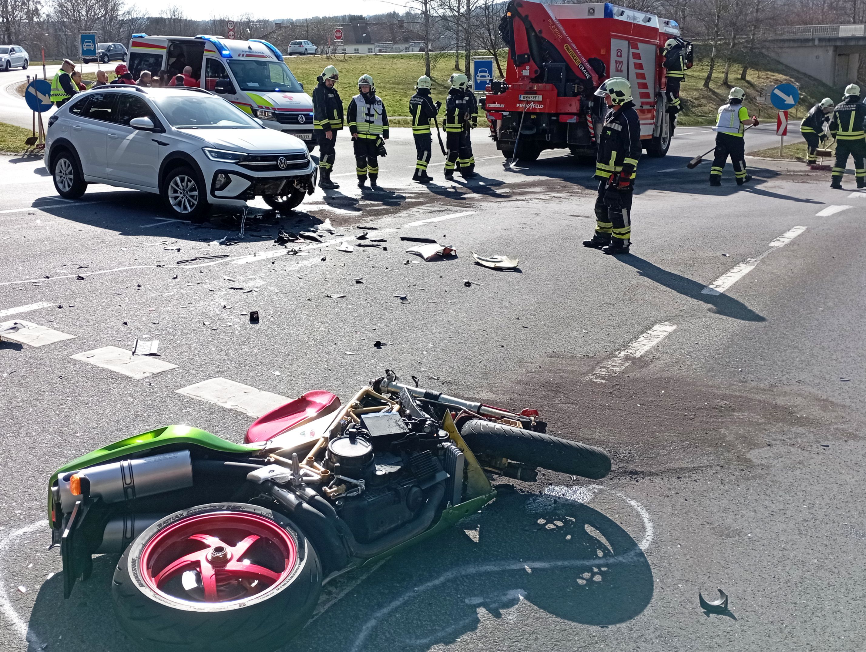 Verkehrsunfall- PKW gegen Motorrad auf der L235